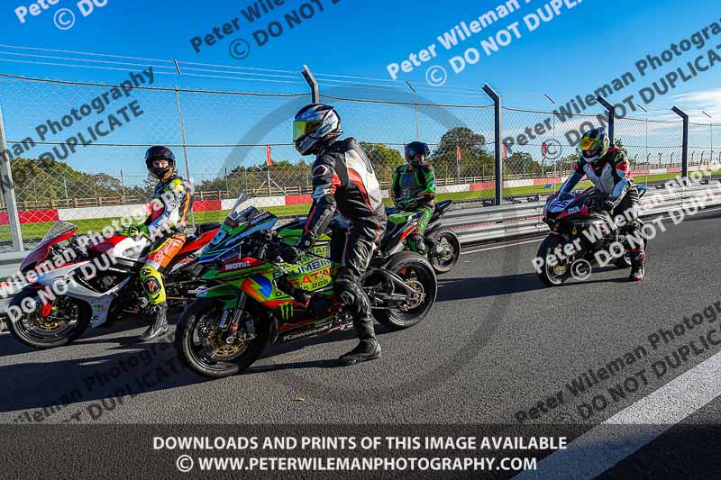 donington no limits trackday;donington park photographs;donington trackday photographs;no limits trackdays;peter wileman photography;trackday digital images;trackday photos